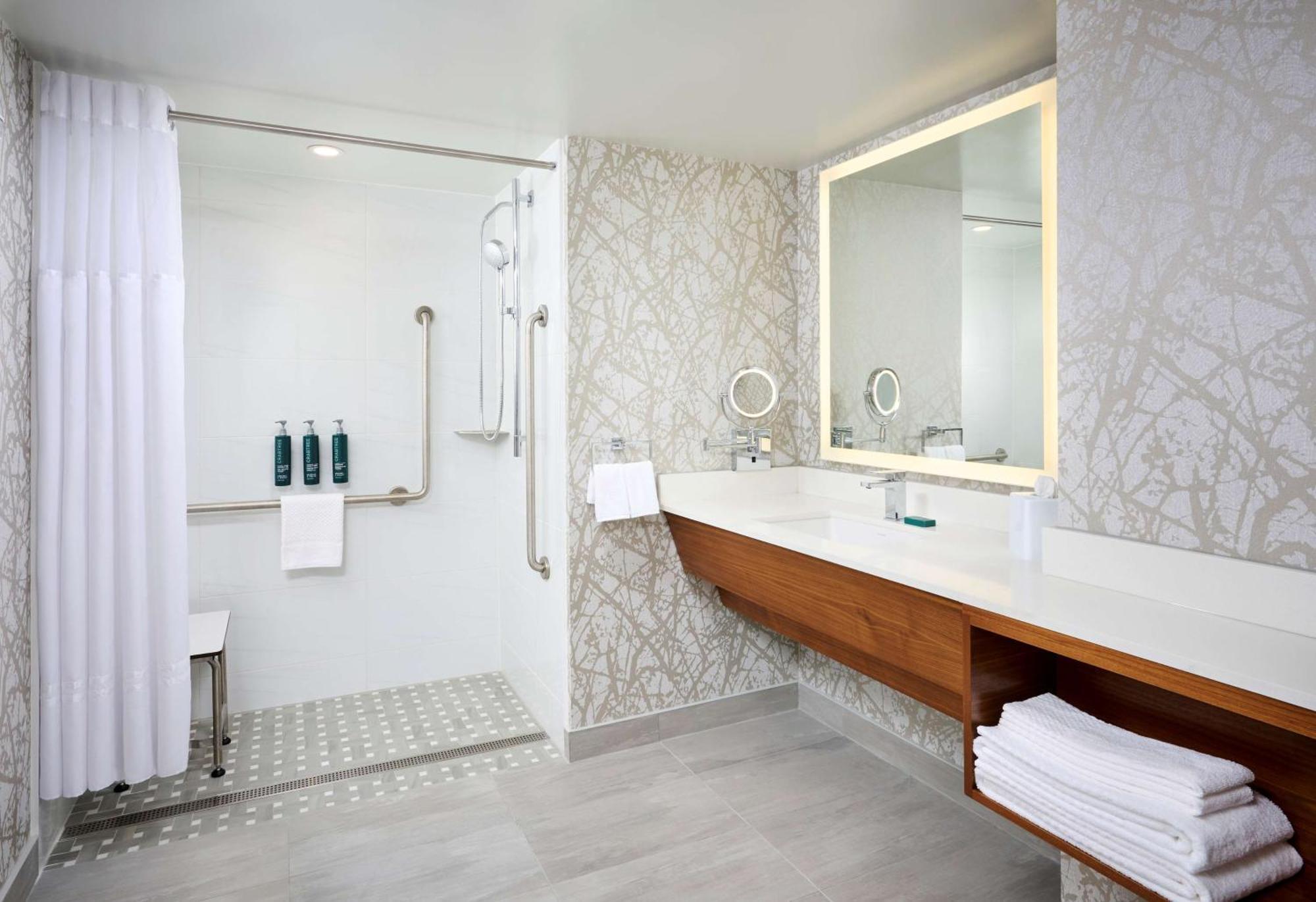 Doubletree By Hilton Windsor, On Hotel Екстериор снимка