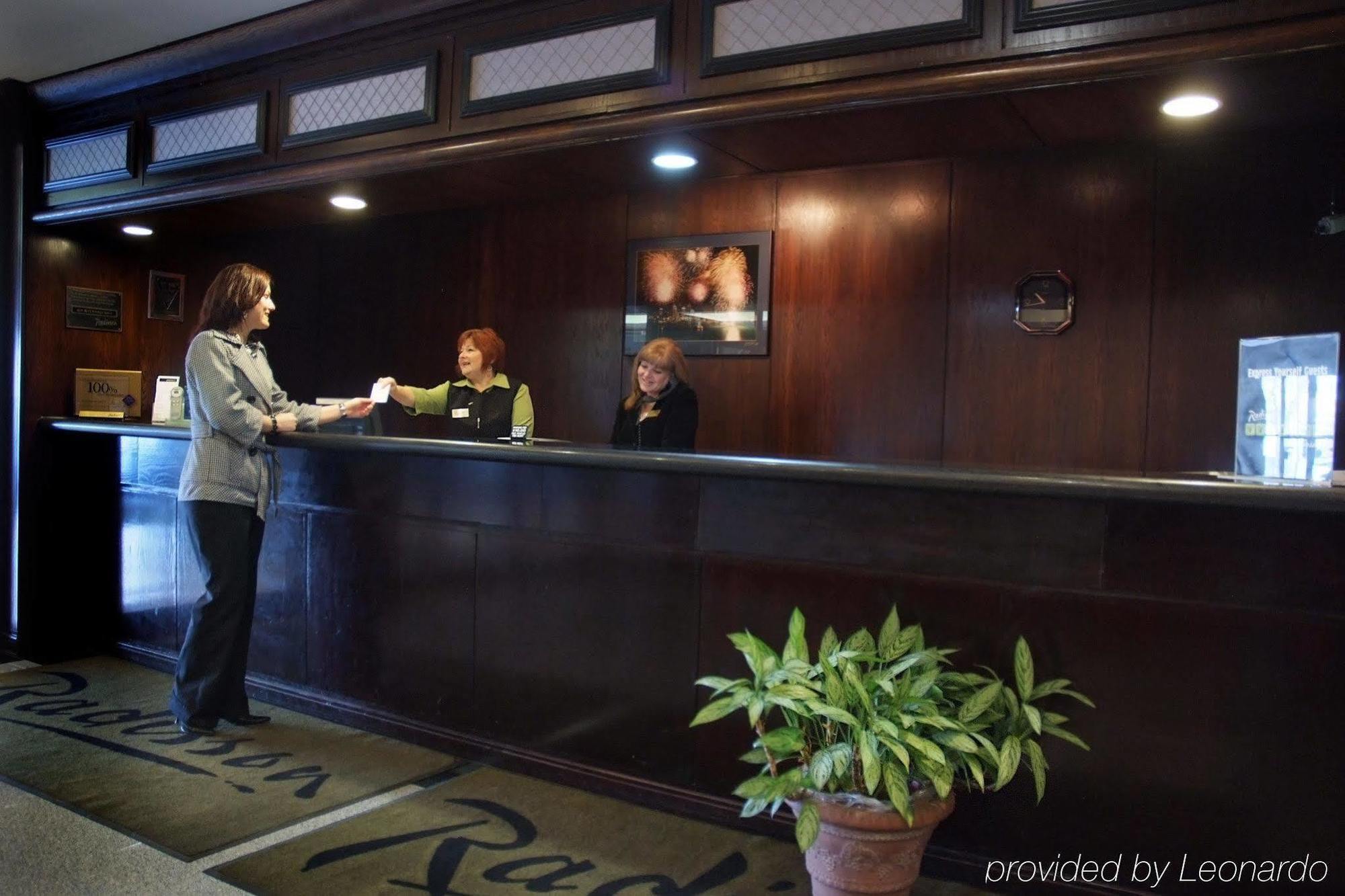 Doubletree By Hilton Windsor, On Hotel Интериор снимка